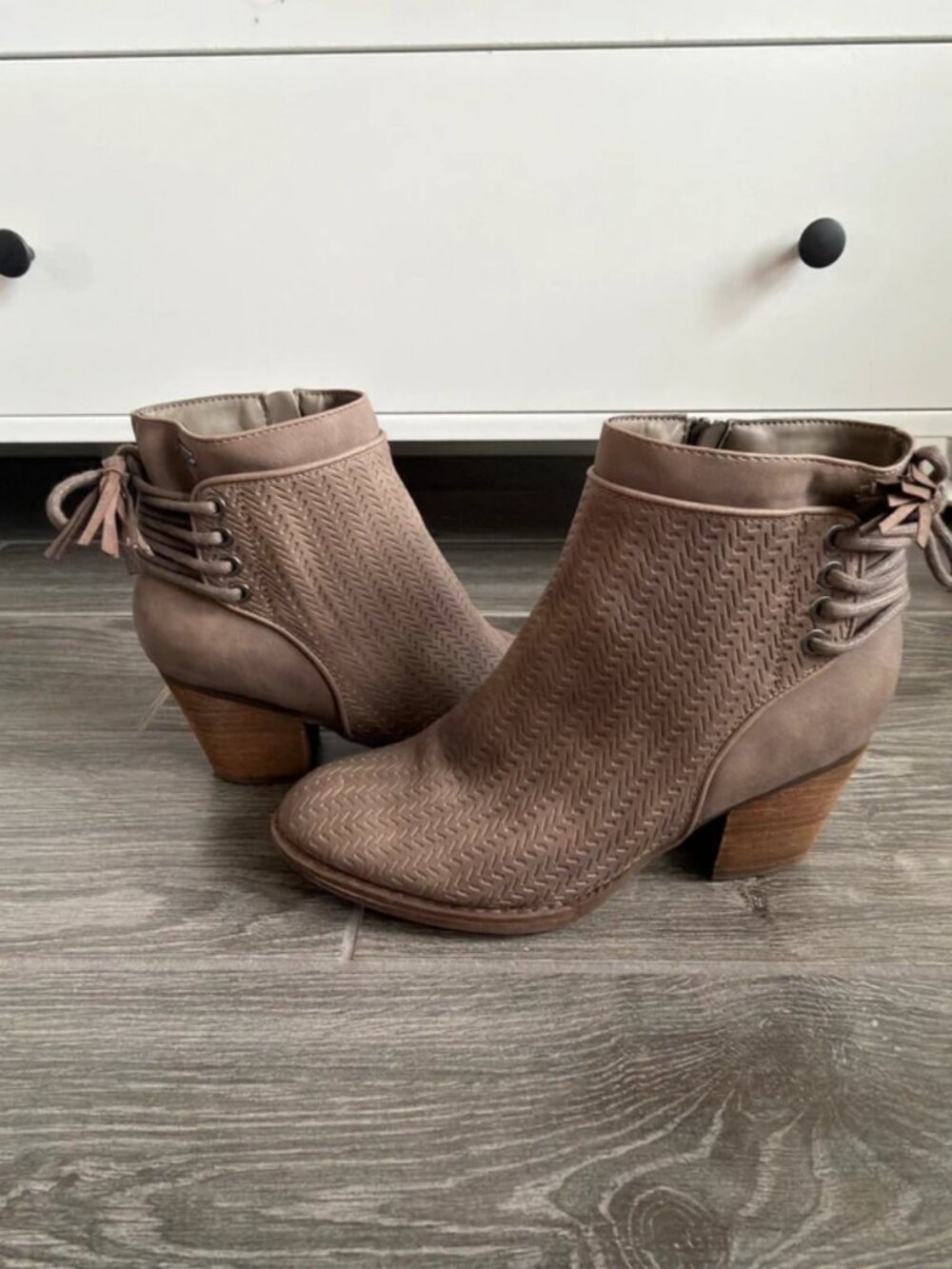 Roxy Taupe Ankle Booties Size 7.5